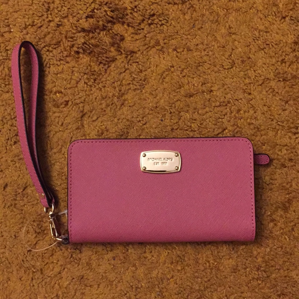 Michael Kors tech wallet